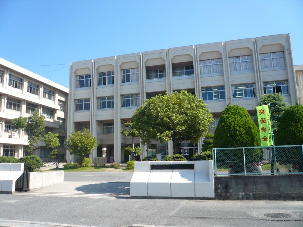 Junior high school. Fukuminami junior high school Walk about 4 minutes