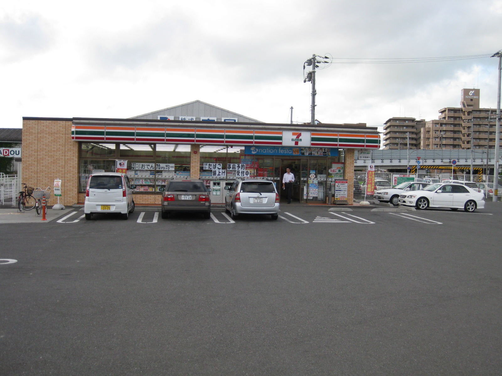 Convenience store. Seven-Eleven Okayama Shashi store up (convenience store) 916m