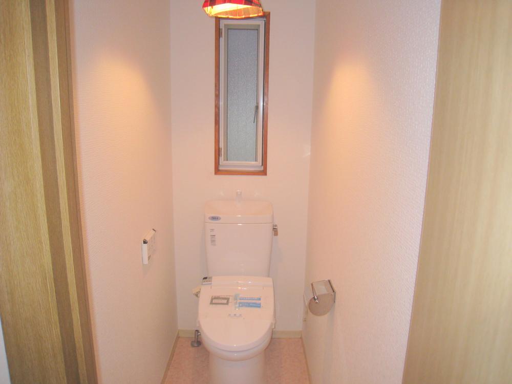 Toilet. 1F toilet
