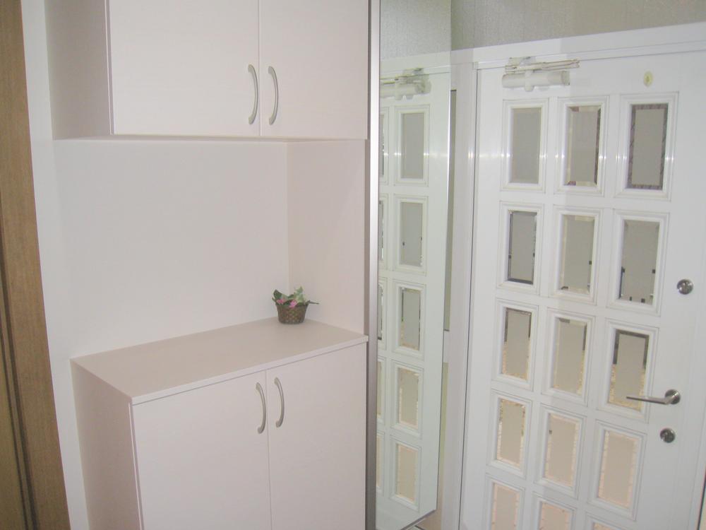 Entrance. Large shoe box