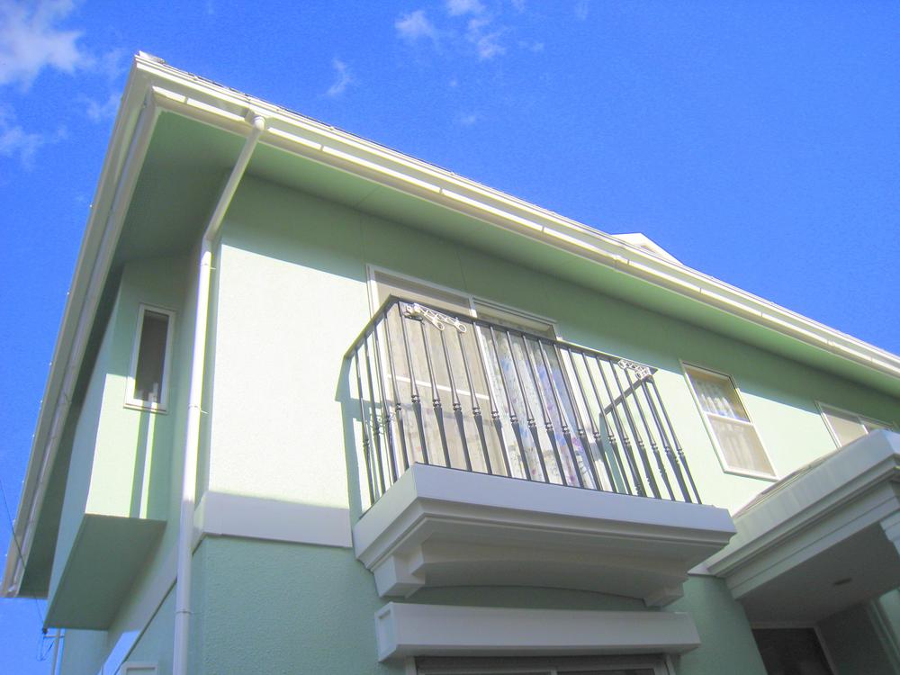 Local appearance photo. Cute balcony