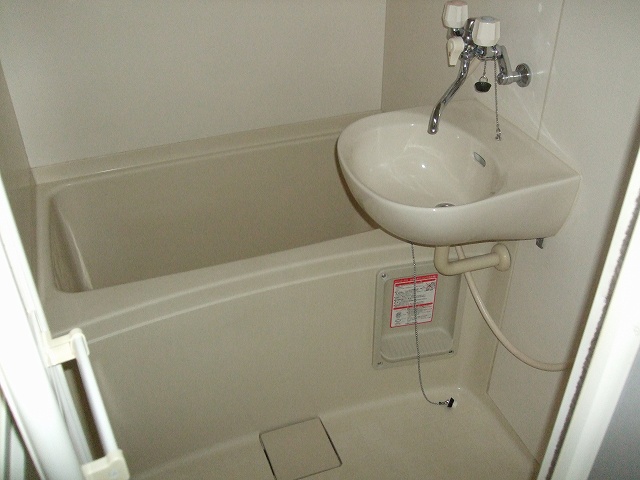 Bath. Size that can comfortably bathe ☆ It is with wash basin ^^
