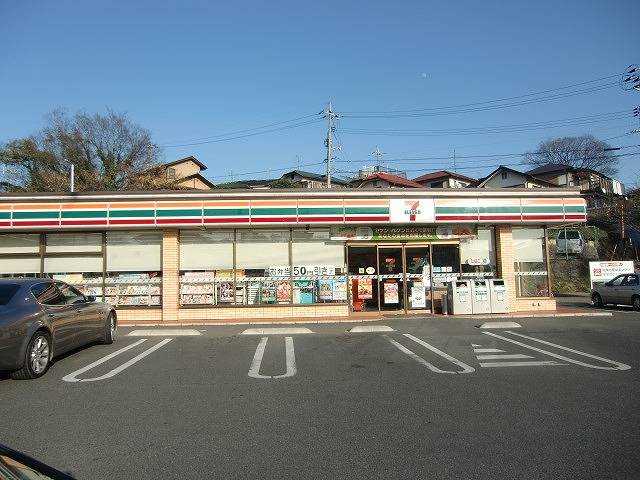 Convenience store. 806m to Seven-Eleven (convenience store)