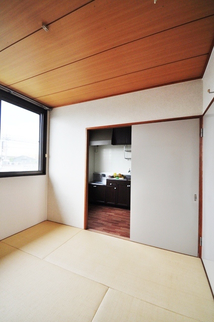 Other room space. Do not forget the heart of the laid-back ... sum with tatami!