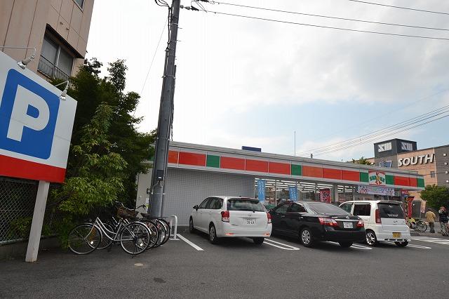 Convenience store. 443m until Thanksgiving Okayama Shinpuku shop