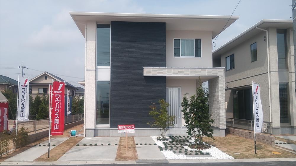 Parking lot. 3 units can be parking.