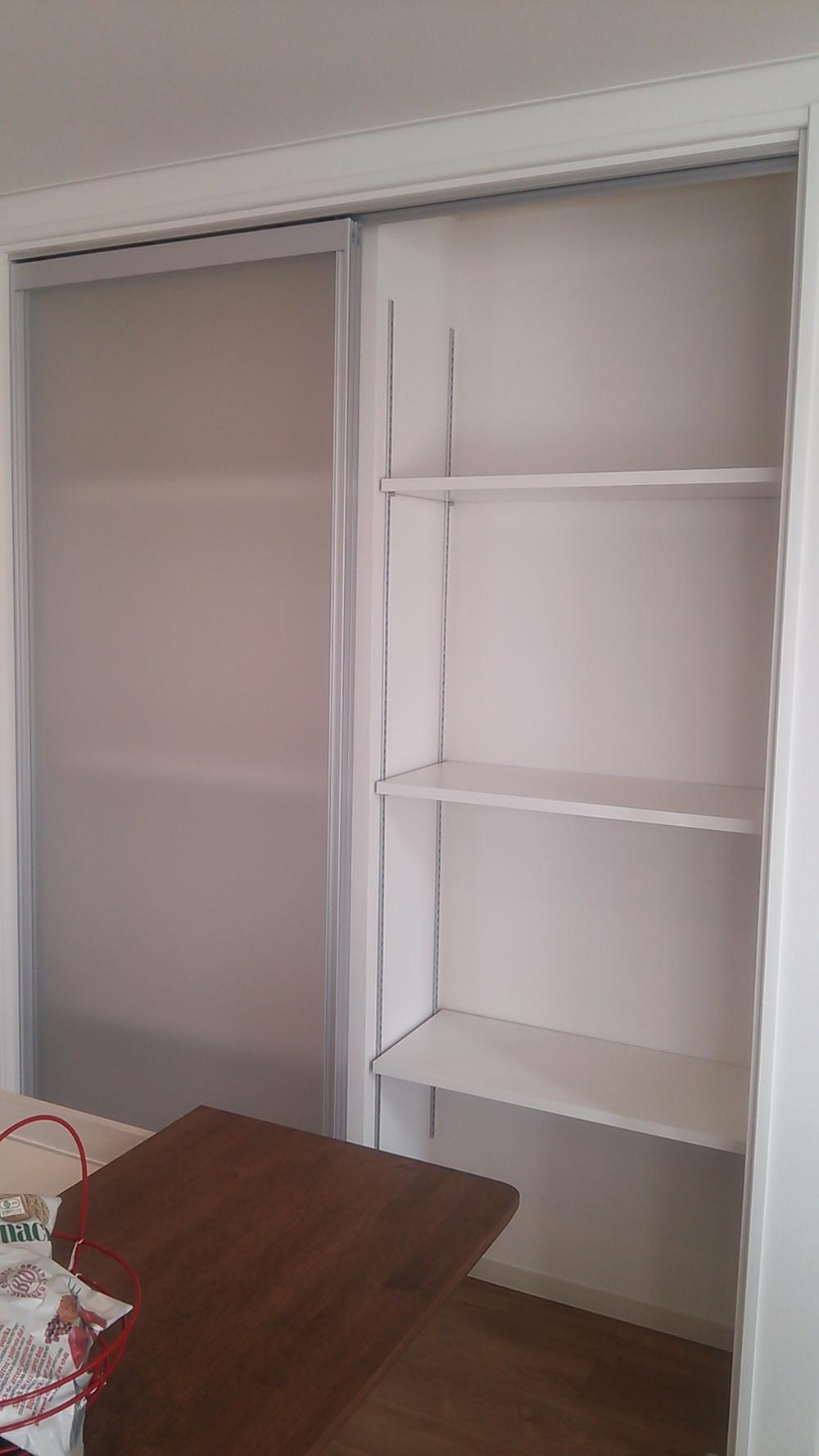 Receipt. There is a wide range of pantry in the kitchen next to