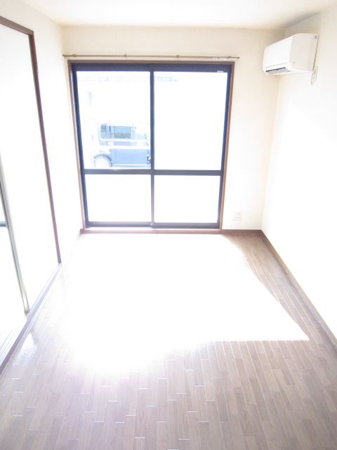 Living and room. Plug the bright sunlight from large windows.