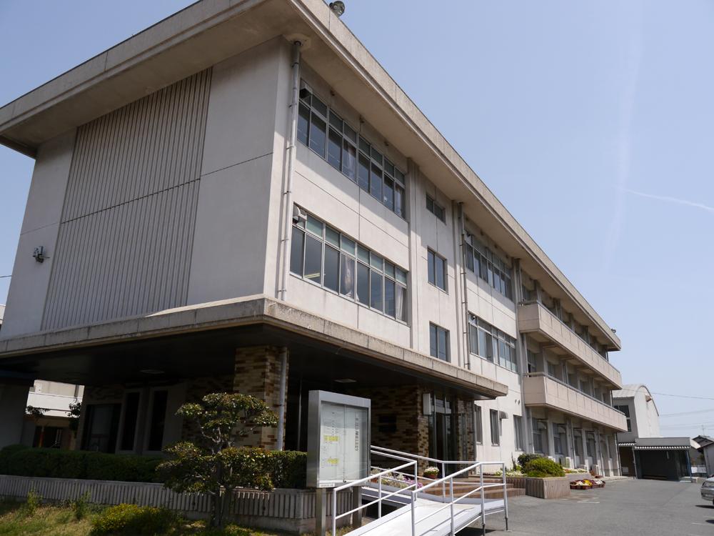 Junior high school. 2498m to Okayama Tatsukyo dividing junior high school