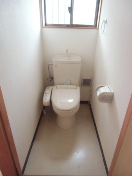 Toilet. Heated toilet seat equipped ☆