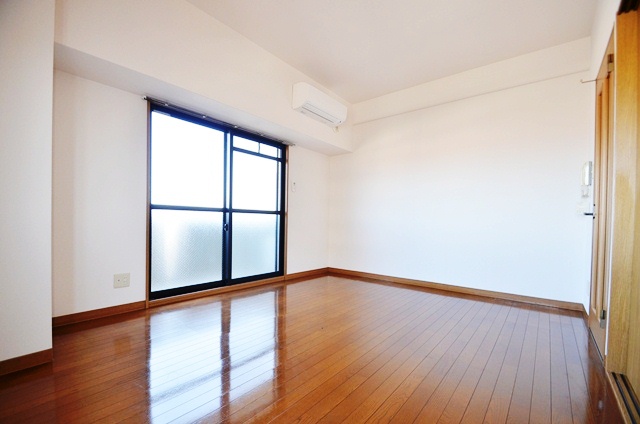 Living and room. Beautiful hardwood floors! It is divided and 2K, so the bedroom!