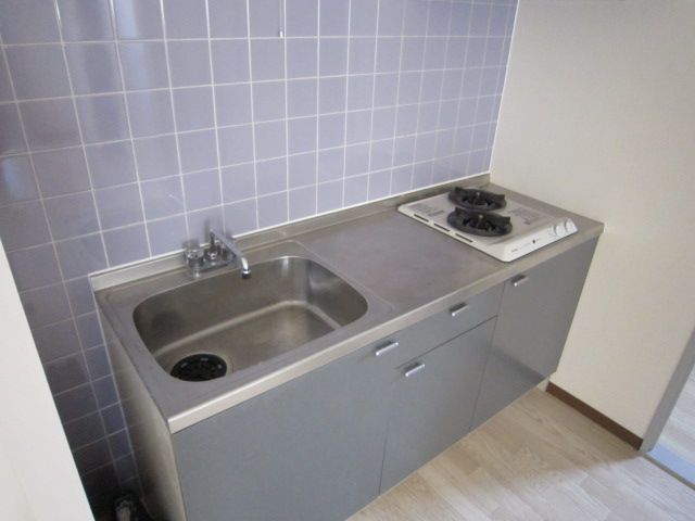 Kitchen. This large sink.