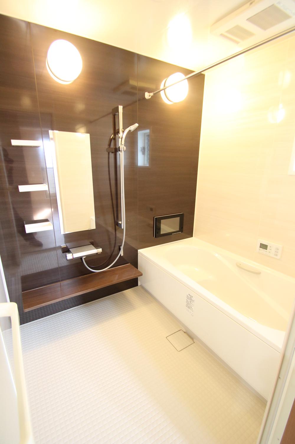 Bathroom. Big bathroom of 1.25 square meters size, 21-inch bathroom TV also had to, It is a space for relaxation.