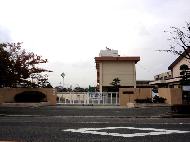 Primary school. Urayasu elementary school 6-minute walk (500m)