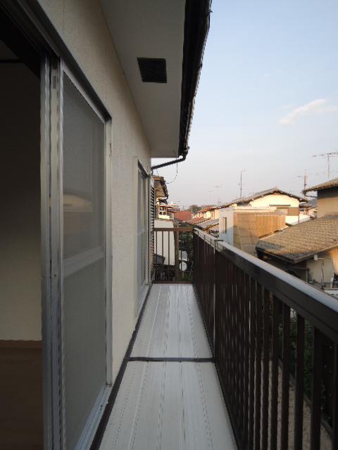Balcony. South continues between the two balcony.