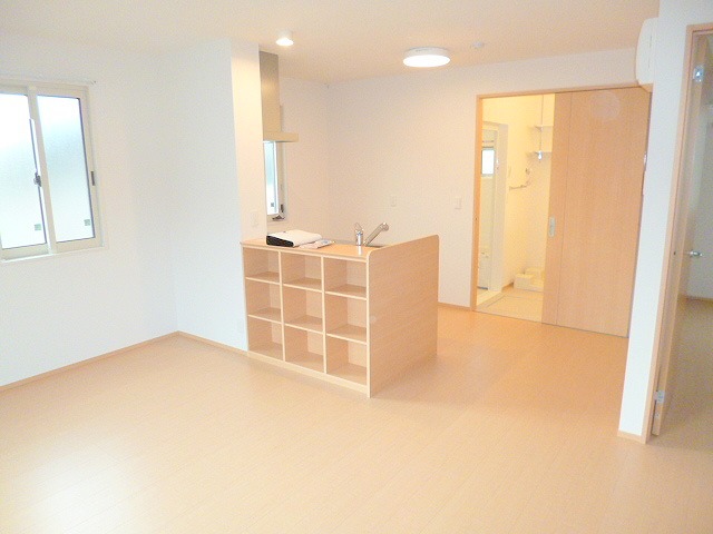 Living and room. It is similar to Listing ☆ For your reference