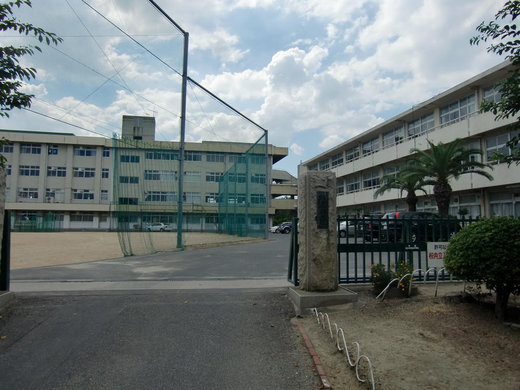 Junior high school. 376m to Okayama City Seno junior high school (junior high school)