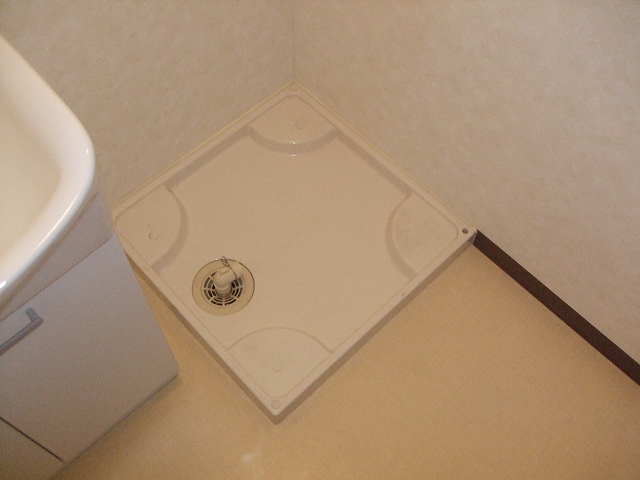 Other room space. It is washing pan put the washing machine ^^