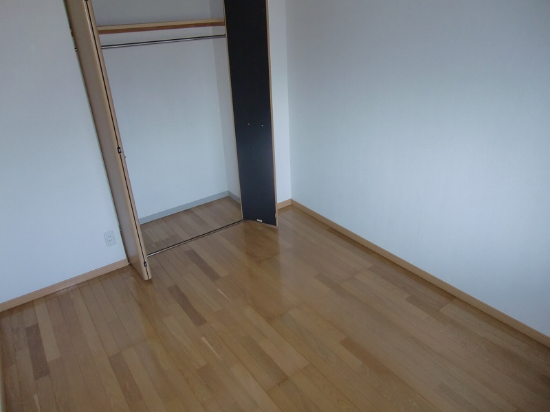 Other room space. Before Western-style is of the storage