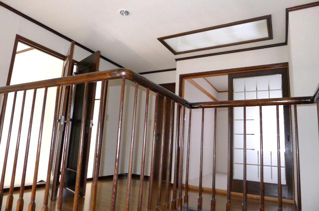 Other introspection. There Akaritori window on the second floor hall