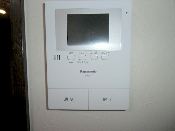 Other Equipment. Color monitor with intercom was also installed ☆