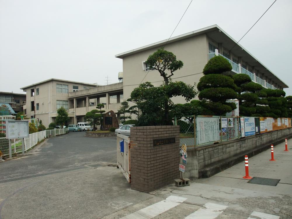 Primary school. 245m to Okayama Yoshida Elementary School