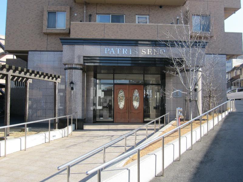 Entrance. Heisei apartment of 19 February architecture.