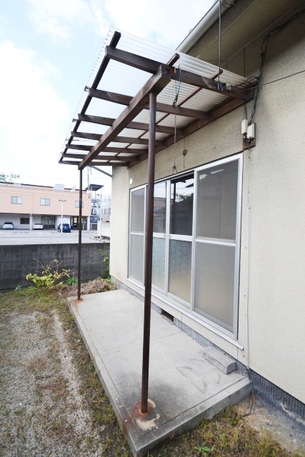 Balcony.  ☆ 彡 no problem if some of the rain! You should be able to observe the laundry!