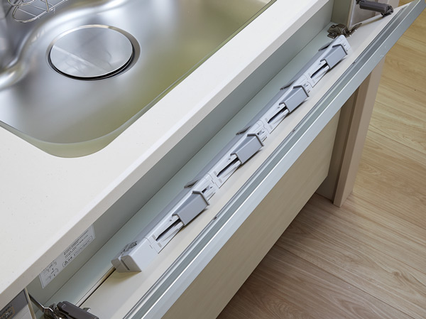 Kitchen.  [Kitchen knife rack] Utilizing waste without a gap between the sink was a dead space, It can be stored and refreshing a kitchen knife. Your home is also safe you have a child with a lock function in consideration of the safety.