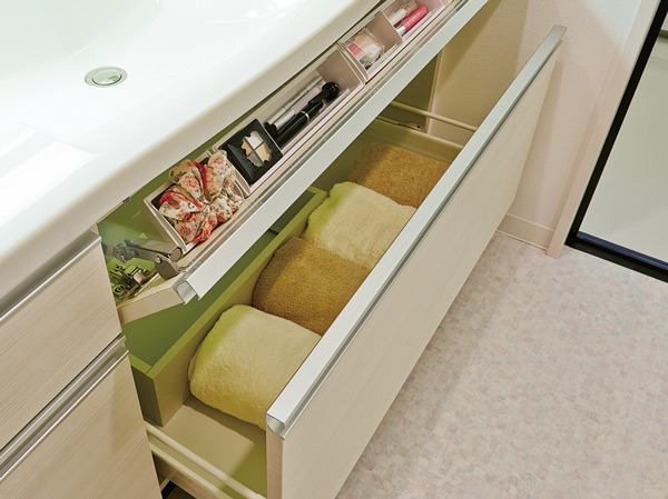 Bathing-wash room.  [Washroom storage] skin care ・ Equipped with lavatory storage that can organize and clean the small items such as make-up supplies. Set up a restroom storage of slide housing to put a towel on the bottom, It has secured a wealth of storage space.