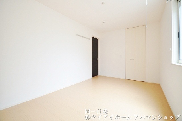 Living and room. Do the same specifications here of the room would be if in the bedroom ☆