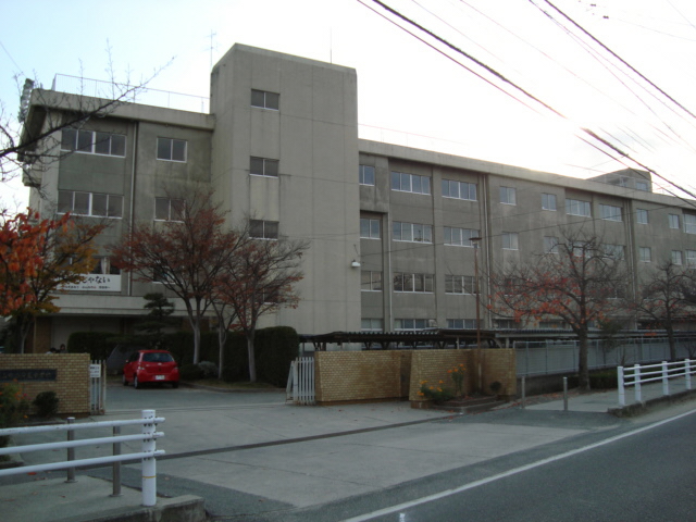 Junior high school. 684m to Okayama Hosen junior high school (junior high school)