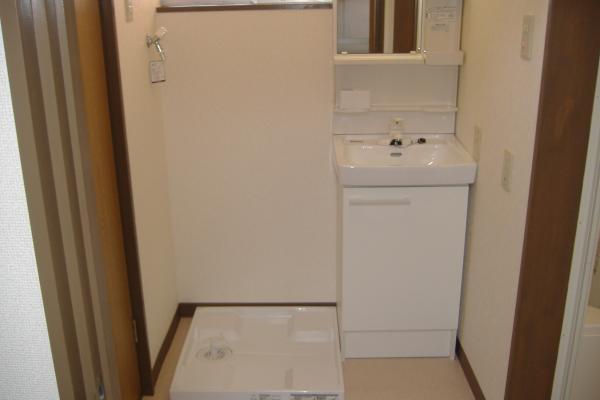 Wash basin, toilet. Laundry machine, We faucet exchange