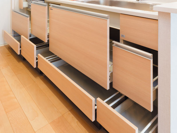 Kitchen.  [Drawer storage] Storage of system kitchens, Consideration of the use of, Cookware, which closed in the back also to take out smoothly, Also it fits reasonably cookware with a width.