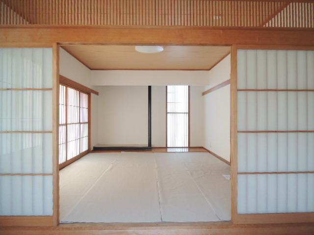 Non-living room. The 9-mat Japanese-style There is a entrance of a private. 