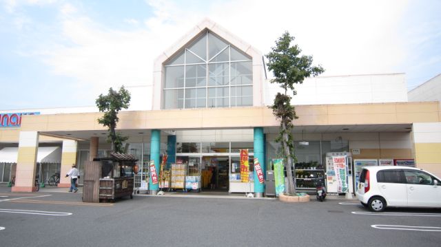 Shopping centre. 440m to Sanyo Marunaka (shopping center)
