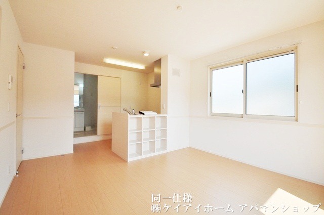 Living and room. The same specification ☆ It's face-to-face kitchen is a good!