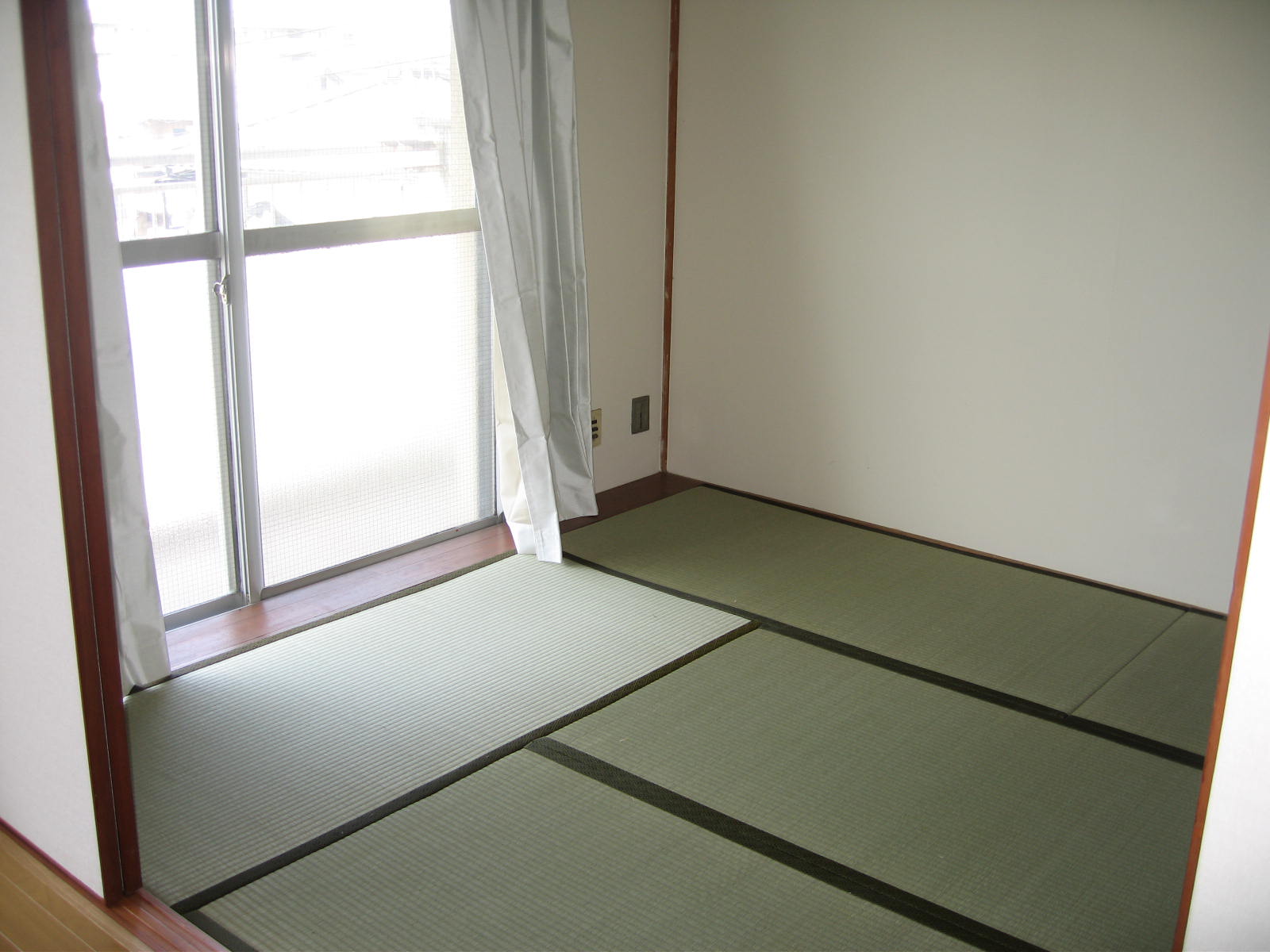 Living and room. South Japanese-style room 6 tatami