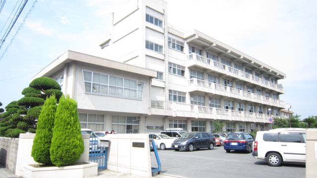 Junior high school. Municipal Fukuhama until junior high school (junior high school) 2100m