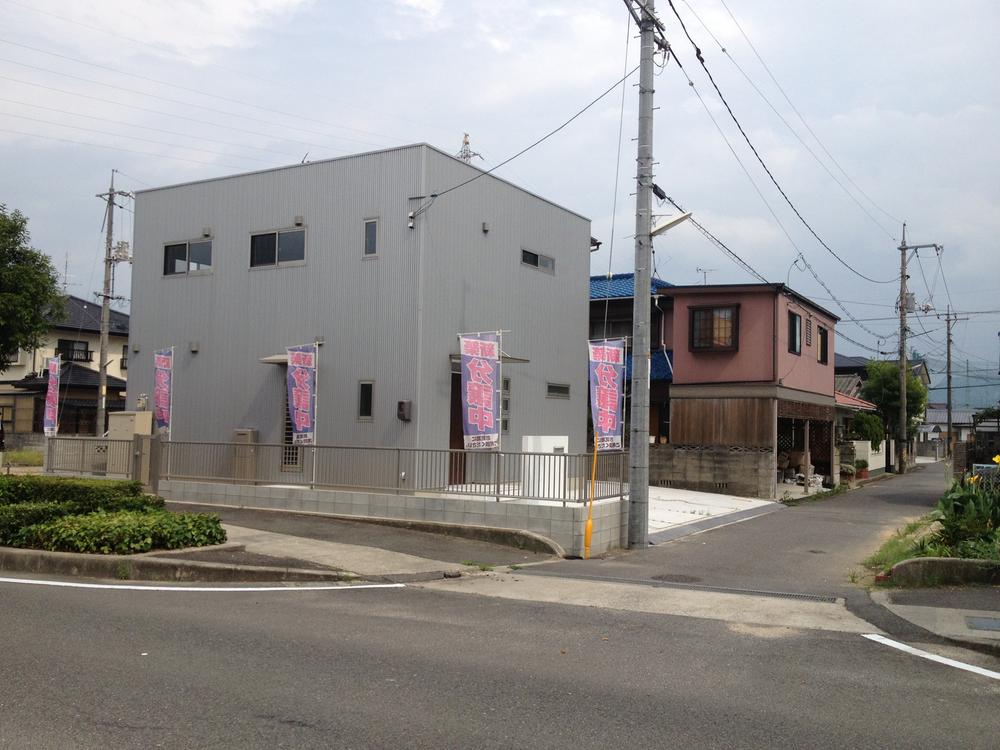 Local photos, including front road. Local (August 2013) Shooting