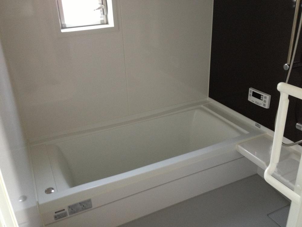 Bathroom. Local (August 2013) Shooting