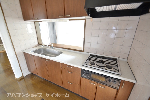 Kitchen. System kitchen! Stove with very convenient