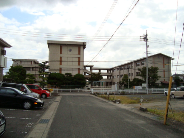 Primary school. 700m to Okayama City Hirai elementary school (elementary school)