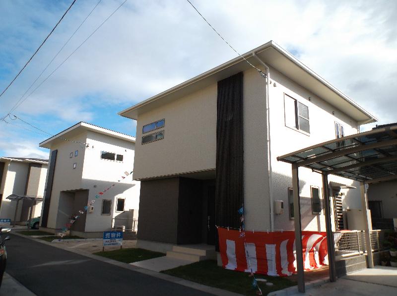 Local appearance photo. Chic and simple appearance.