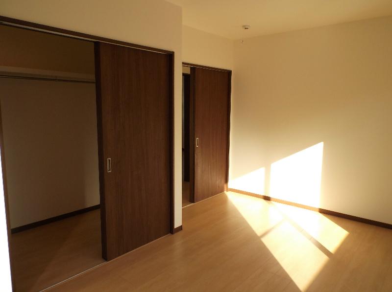 Receipt. 8 is a mat of Western-style. There is a large walk-in closet, Storage can also be a lot.