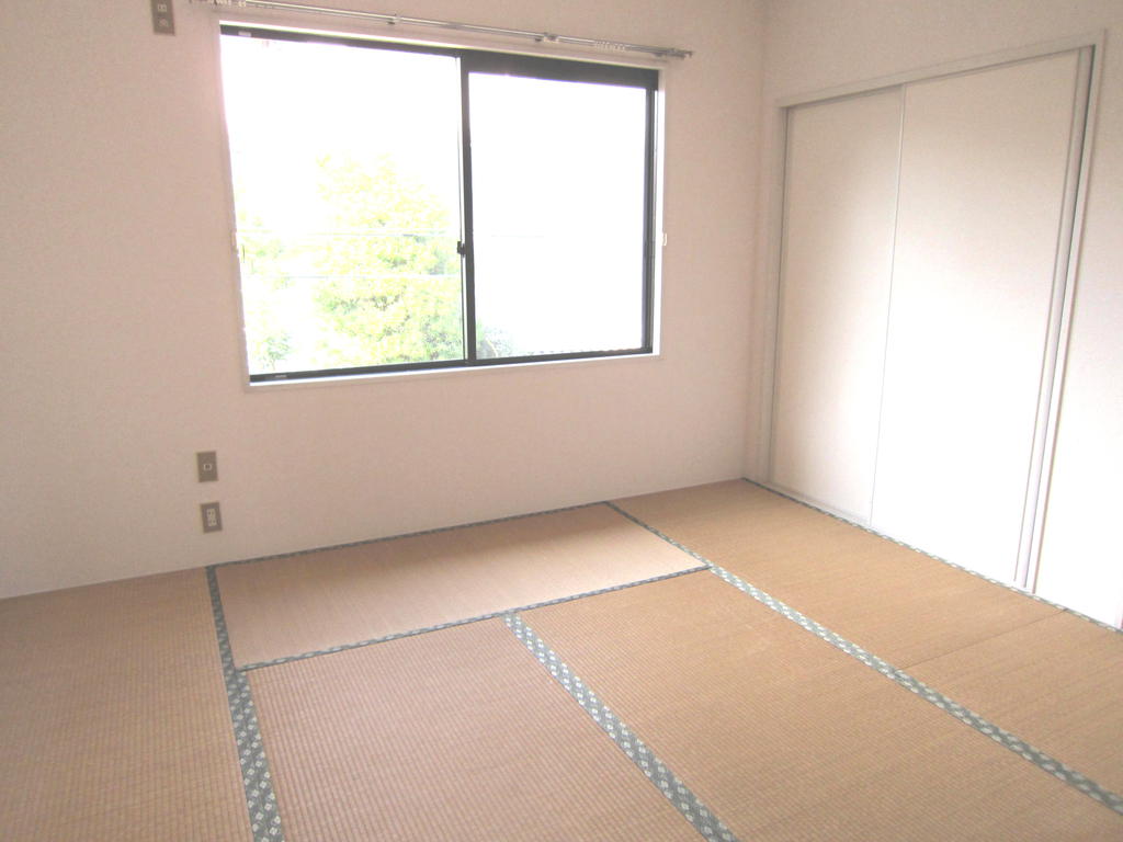 Other room space. Japanese-style room 8 tatami