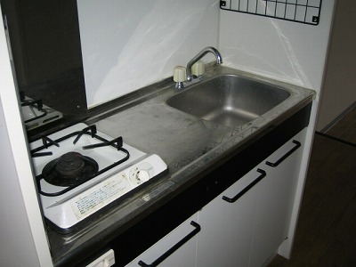 Kitchen. Gas stove installed