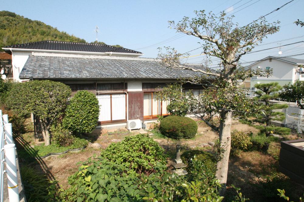 Local appearance photo. Garden and building