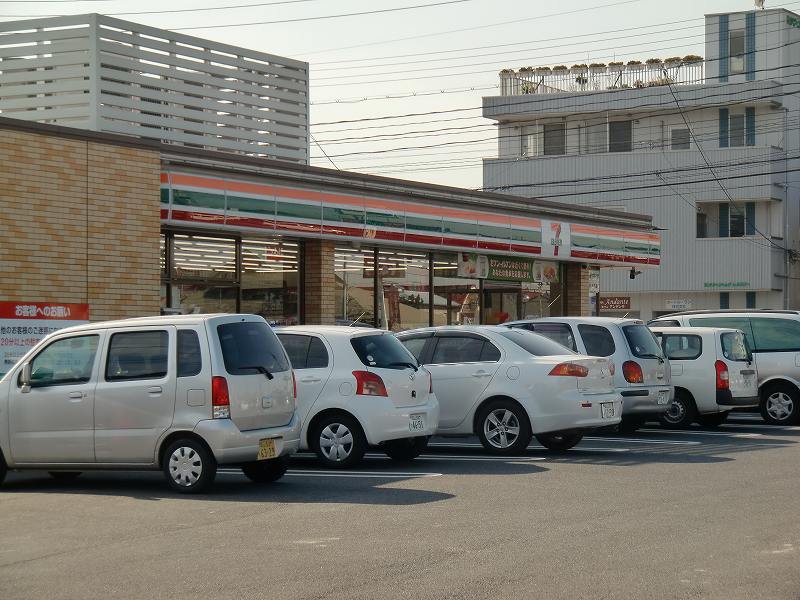 Convenience store. Seven-Eleven Okayama Hirai 4-chome up (convenience store) 689m