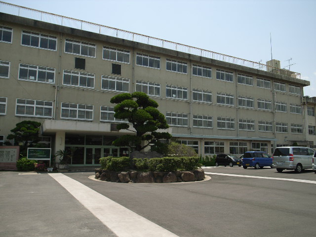 Primary school. 310m to Okayama Hata Elementary School (elementary school)
